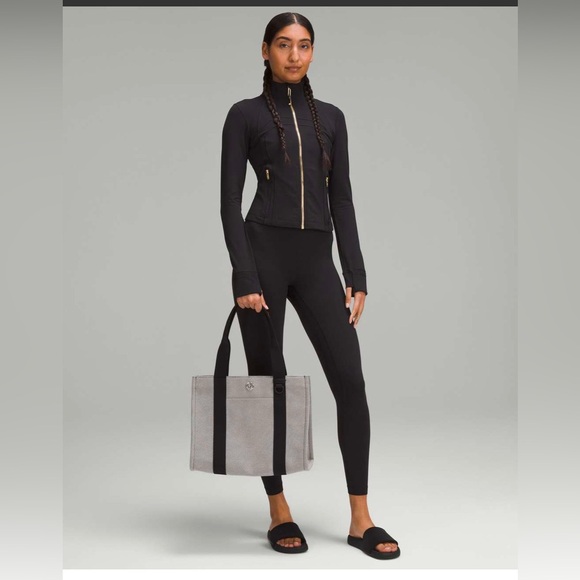 Lululemon Canvas Two Tone Tote 10L - Picture 3 of 10